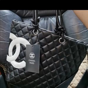**** NEW-BOUGHT AT AUCTION ****      Black & White Chanel Tote Knockoff.